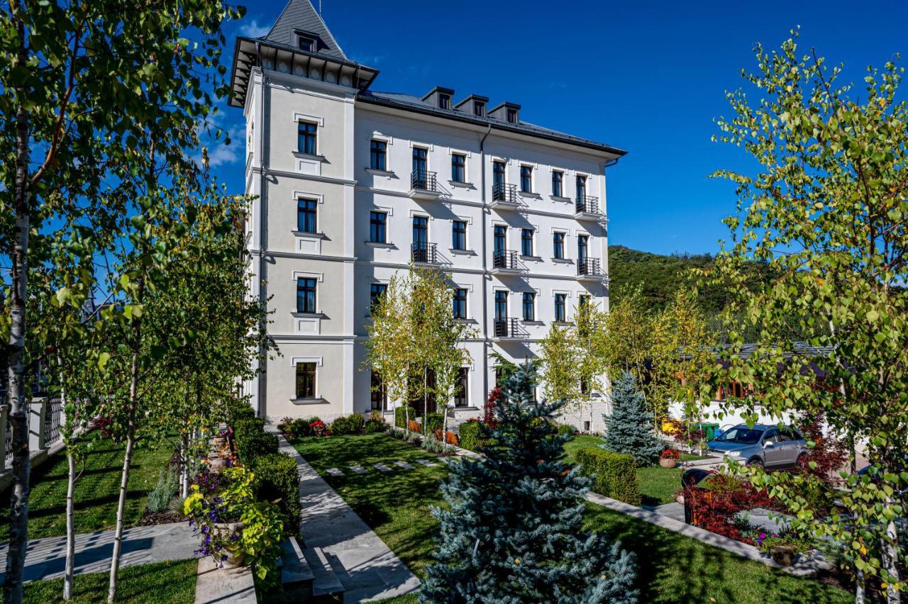 Hotel Carolin Кэлимэнешти Экстерьер фото
