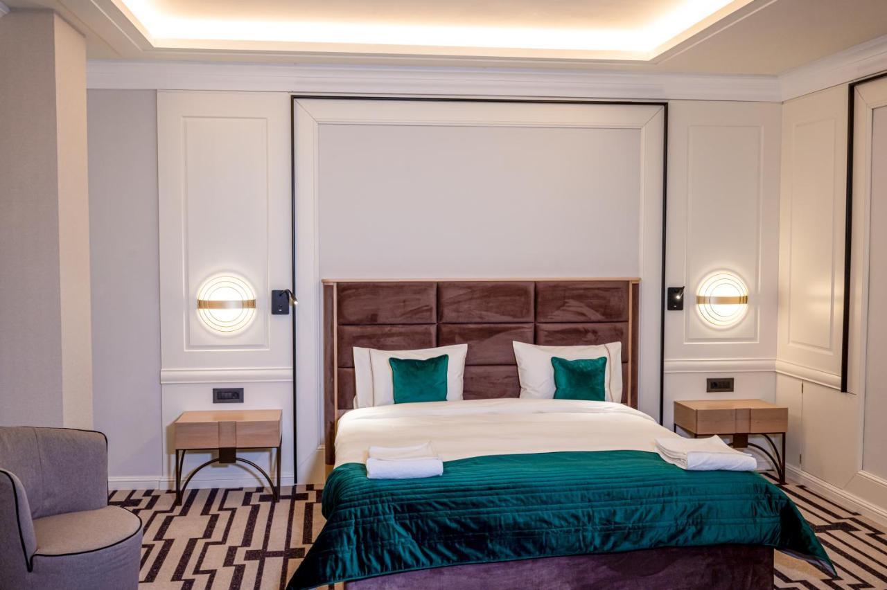 Hotel Carolin Кэлимэнешти Экстерьер фото