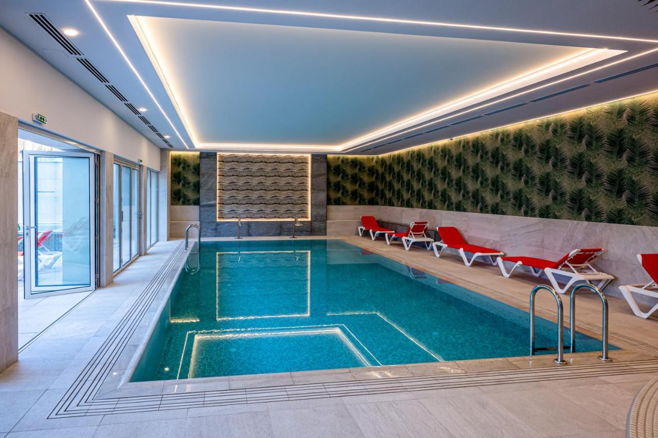 Hotel Carolin Кэлимэнешти Экстерьер фото