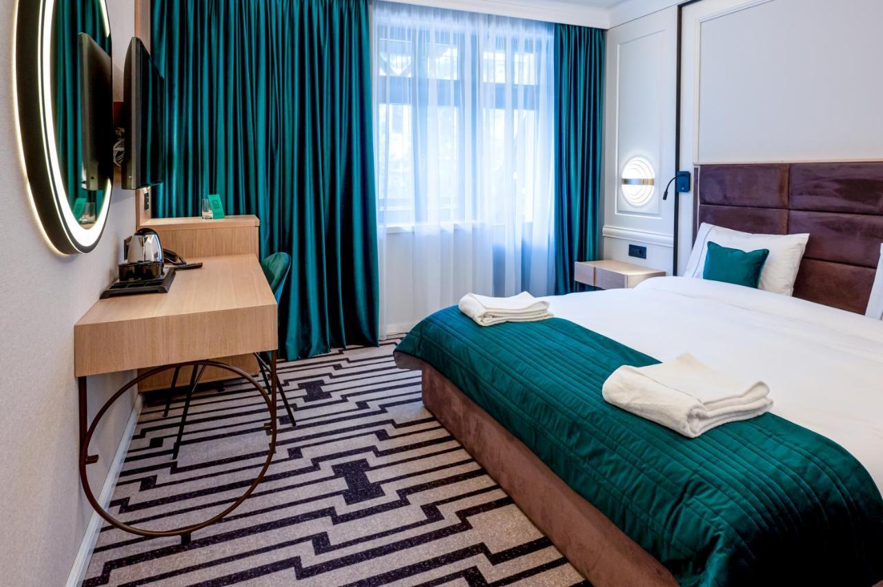 Hotel Carolin Кэлимэнешти Экстерьер фото