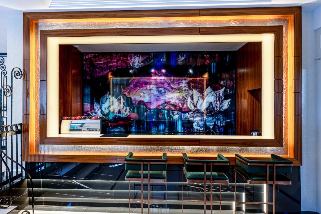 Hotel Carolin Кэлимэнешти Экстерьер фото
