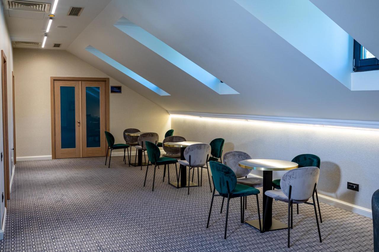 Hotel Carolin Кэлимэнешти Экстерьер фото