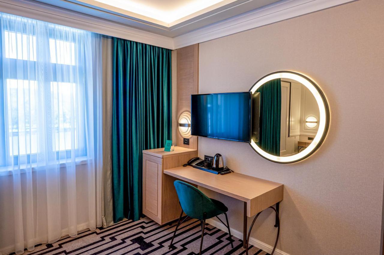 Hotel Carolin Кэлимэнешти Экстерьер фото