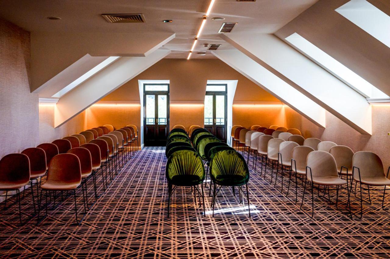 Hotel Carolin Кэлимэнешти Экстерьер фото