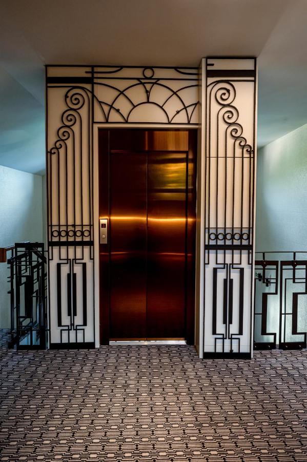 Hotel Carolin Кэлимэнешти Экстерьер фото