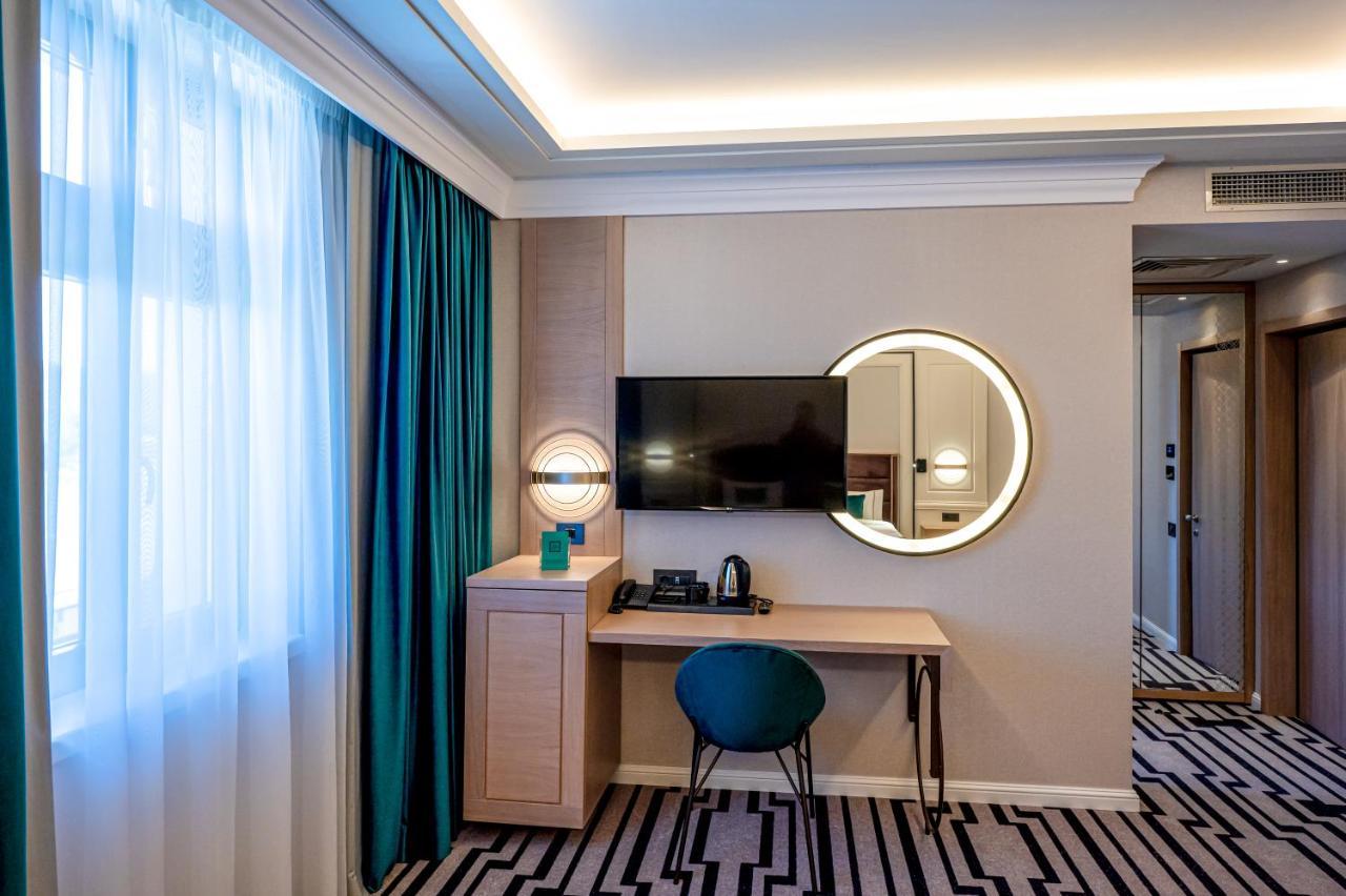 Hotel Carolin Кэлимэнешти Экстерьер фото