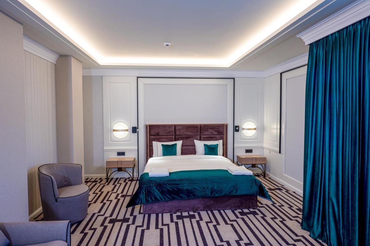 Hotel Carolin Кэлимэнешти Экстерьер фото
