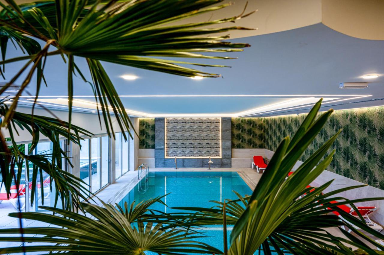 Hotel Carolin Кэлимэнешти Экстерьер фото