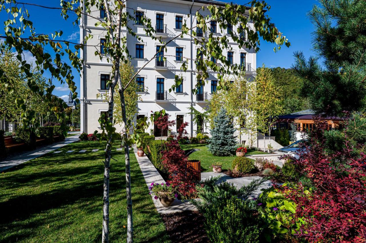 Hotel Carolin Кэлимэнешти Экстерьер фото