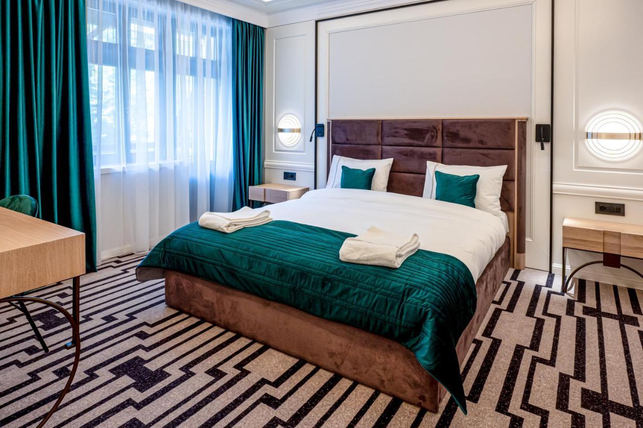 Hotel Carolin Кэлимэнешти Экстерьер фото