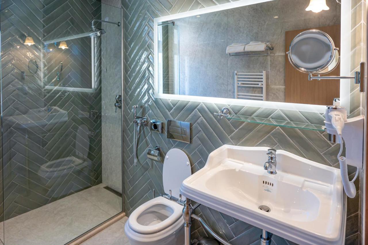 Hotel Carolin Кэлимэнешти Экстерьер фото