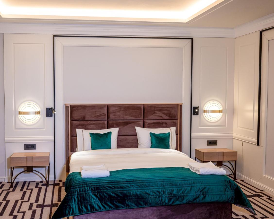 Hotel Carolin Кэлимэнешти Экстерьер фото